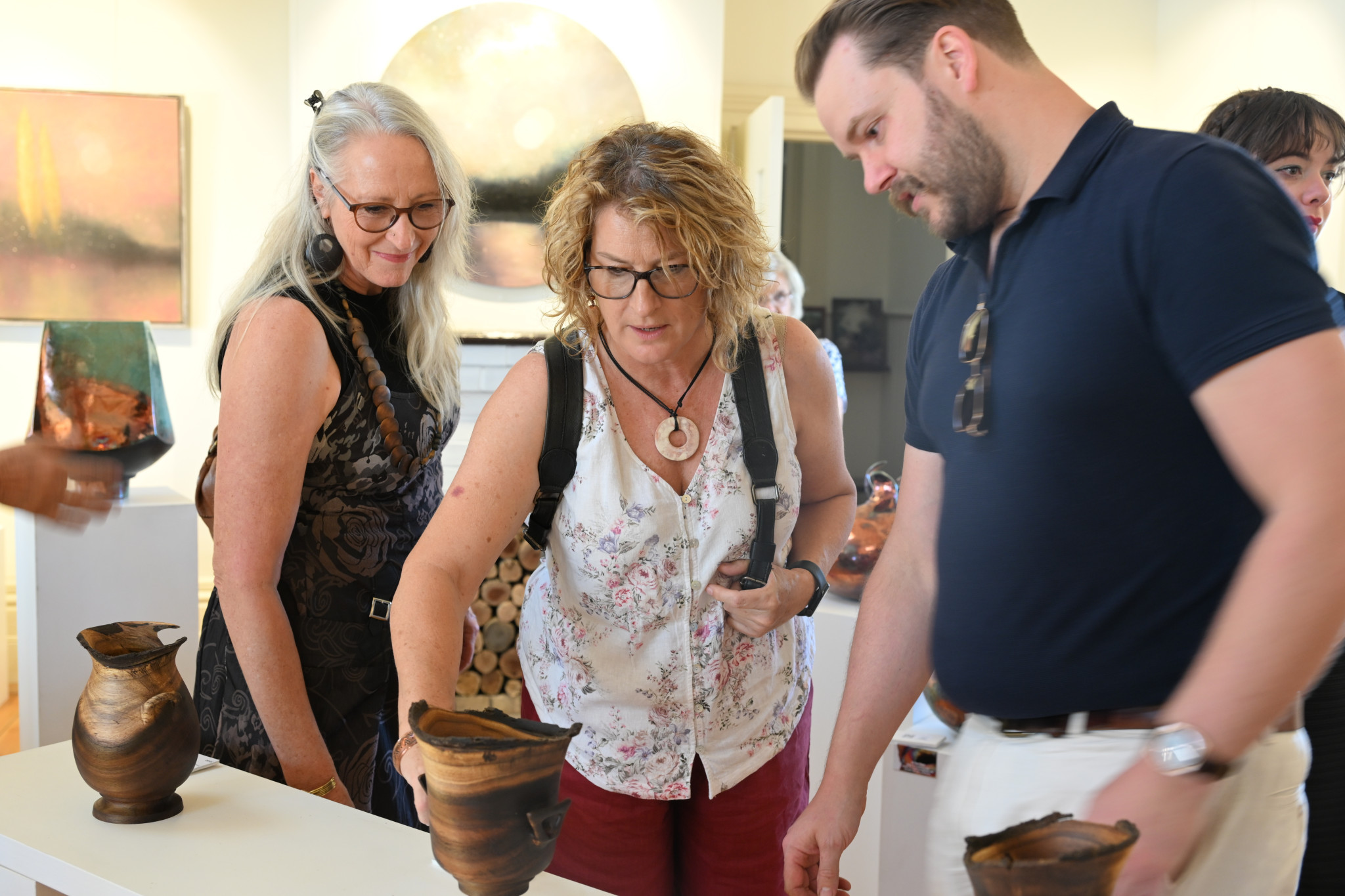 rtist Damien McNamara (right) taking exhibition guests through his woodwork sculptured pieces. NCN PHOTOS