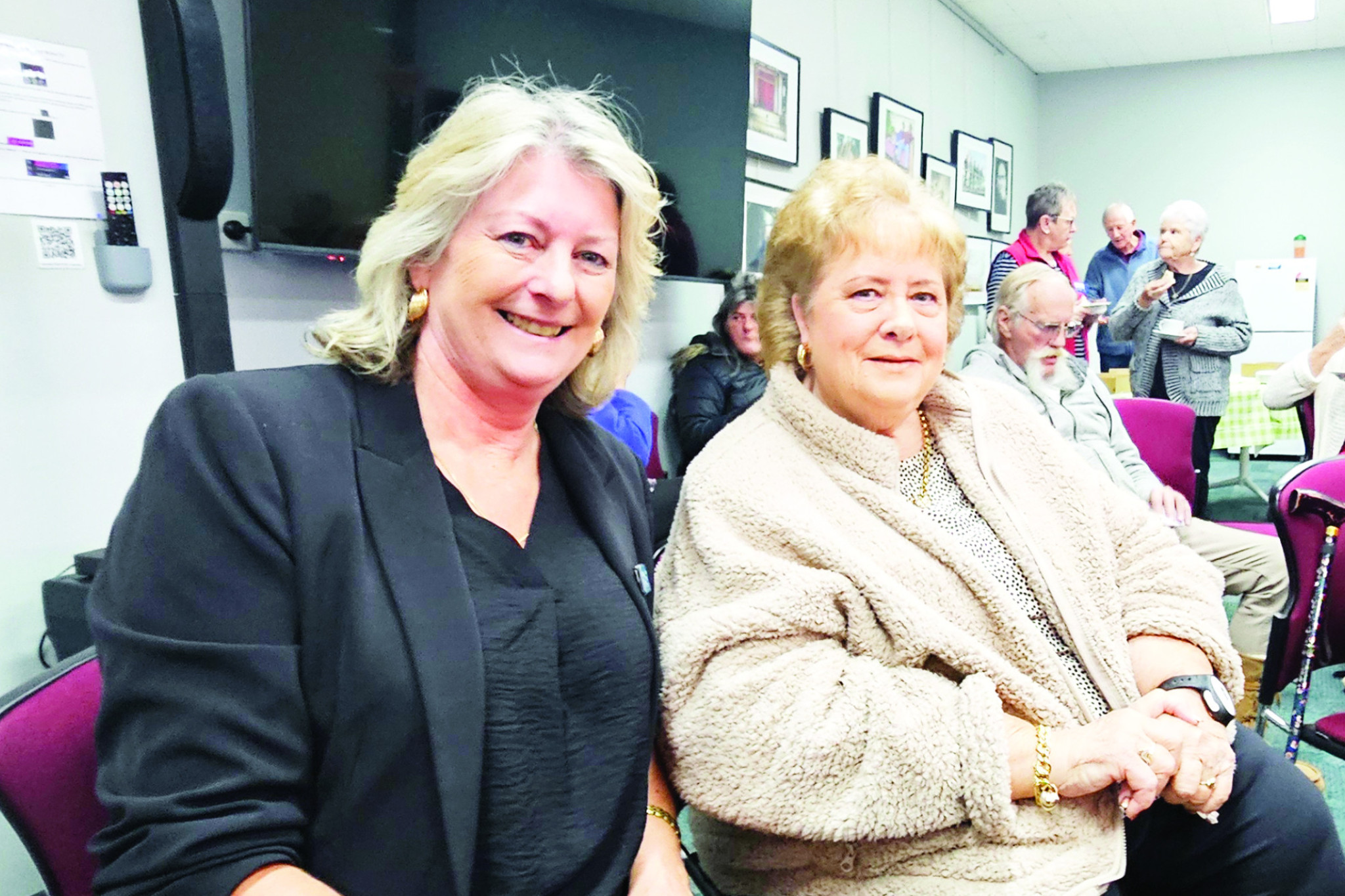 Northern Grampians Mayor Karen Hyslop with Trish Egan who has volunteered for 20 years at the Information Centre.