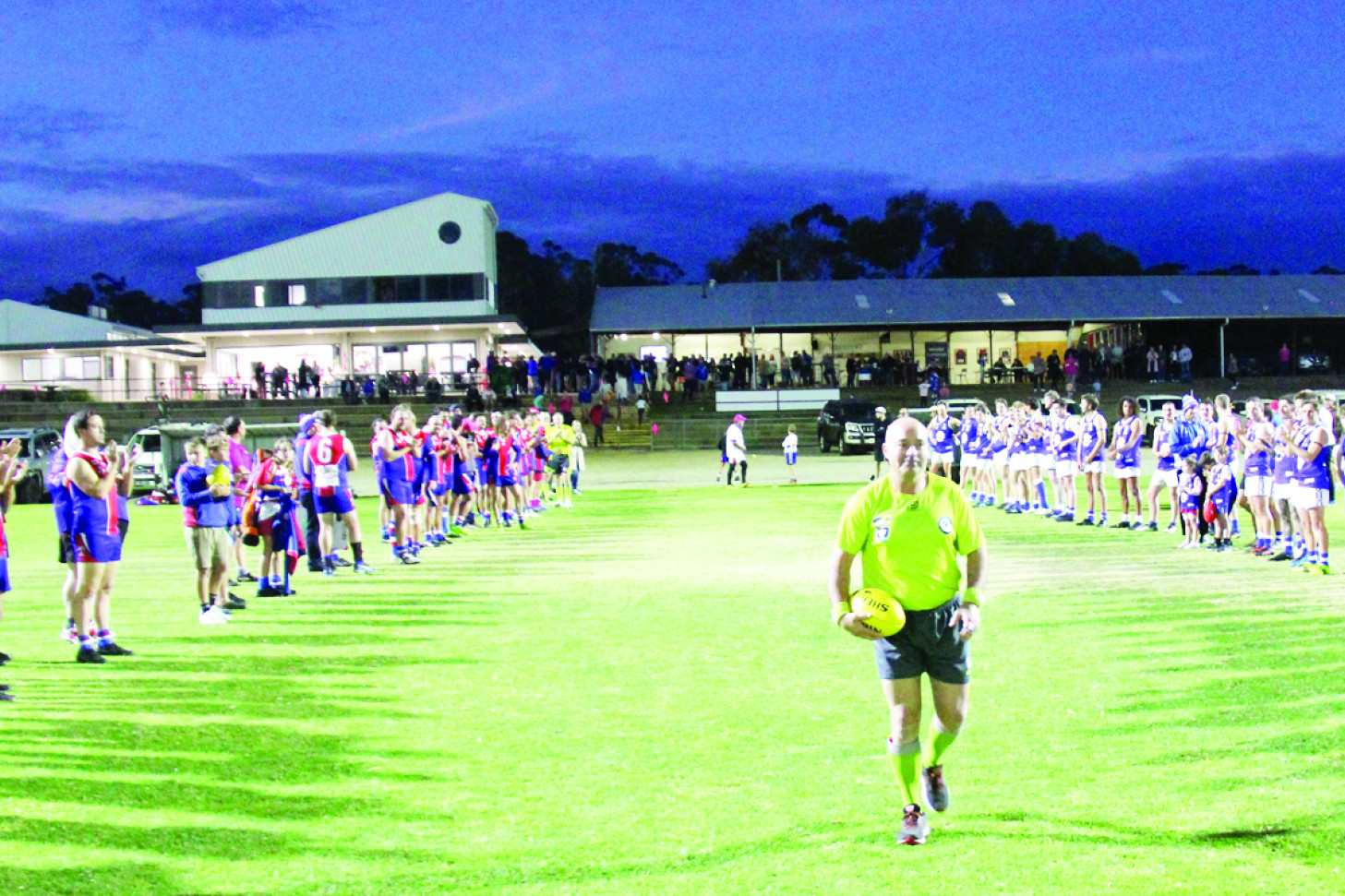 Donald and St. Arnaud teams formed a guard of honour for Darren marking his last game umpiring