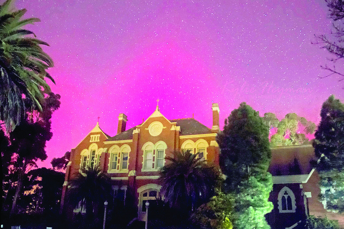 (left) the aurora lighting up the sky behind the St Arnaud Old Convent at 2am the next morning.