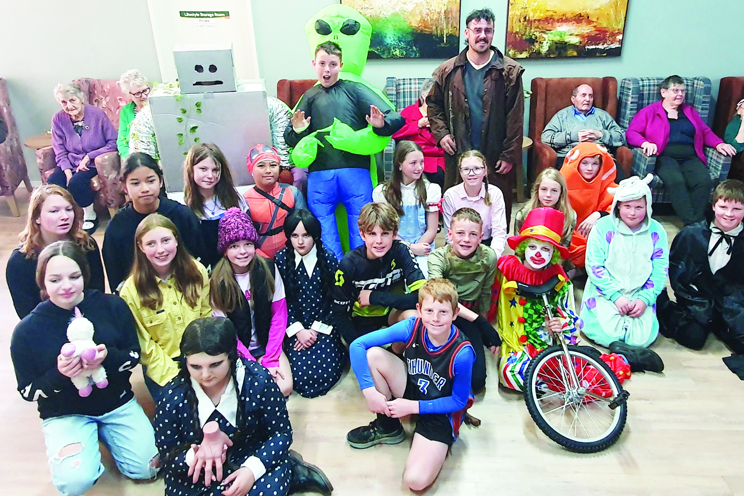 The students of the St. Arnaud Primary School visited the residents of the Coates aged care home in Book Week.