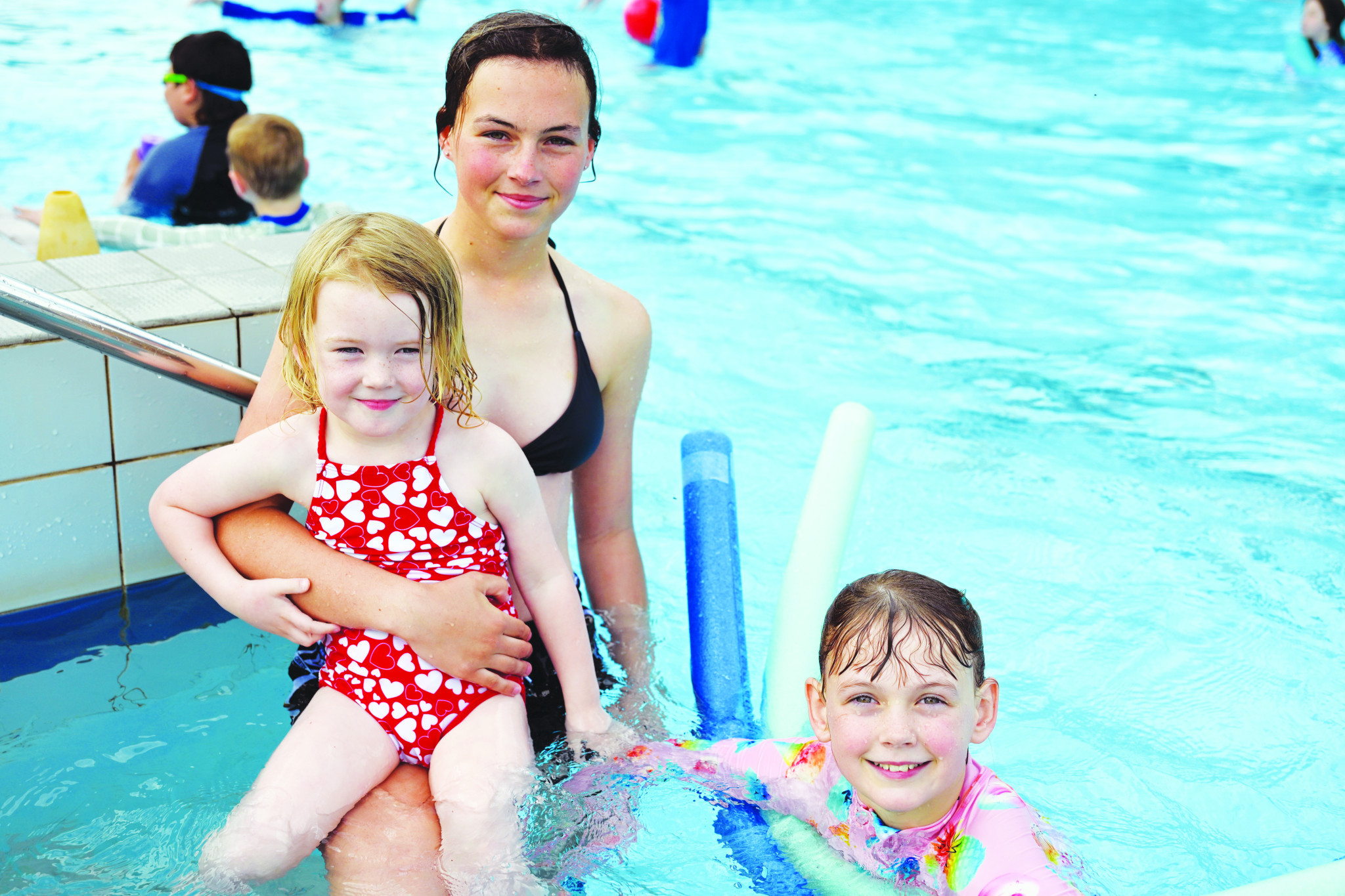 Angela, Matilda and Chloe Polkinghorne enjoying the cool water at the St Arnaud Pool. NCN PHOTO